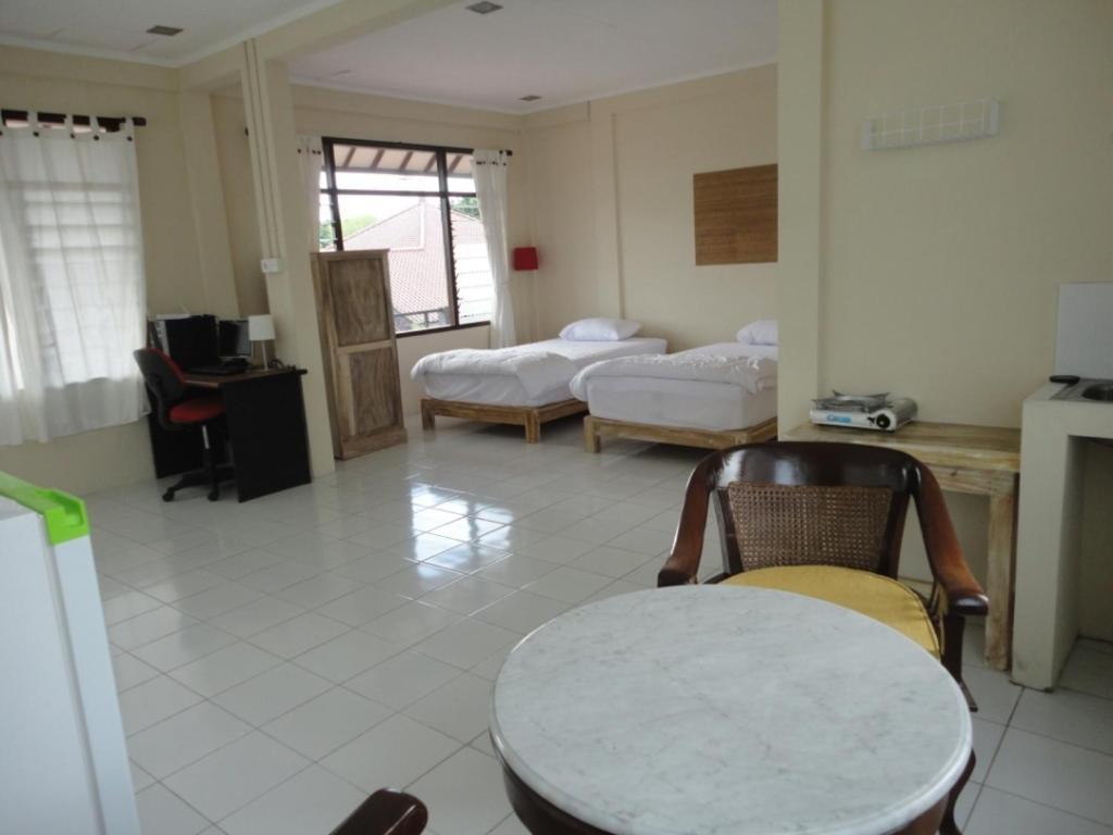 Urbanview Hotel Wayan Mansion Denpasar Quarto foto