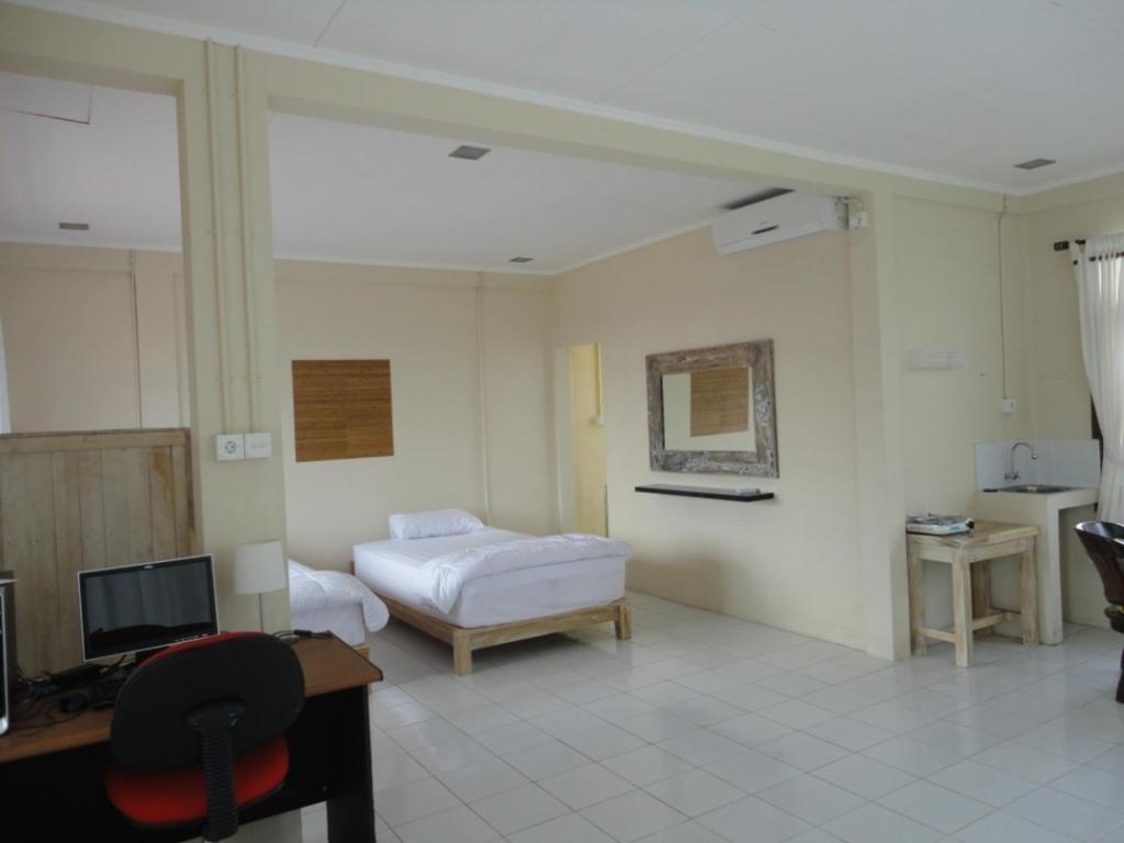 Urbanview Hotel Wayan Mansion Denpasar Quarto foto
