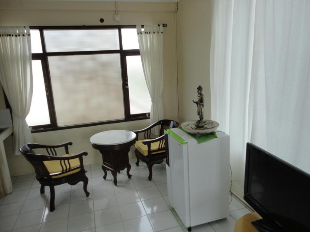 Urbanview Hotel Wayan Mansion Denpasar Quarto foto